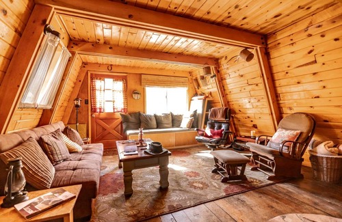 Prescott Cabin | Cabin ∙ 2 bedrooms ∙ 5 guests