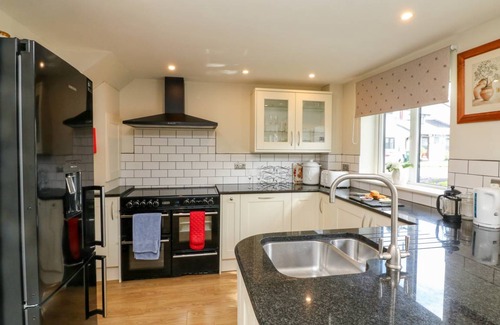 Bradworthy Cottage | Cabin ∙ 2 bedrooms ∙ 4 guests