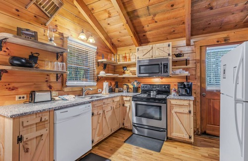 Stanardsville Cabin | Cabin #2 - Granny B`s | 2 Bed, 1 Bath