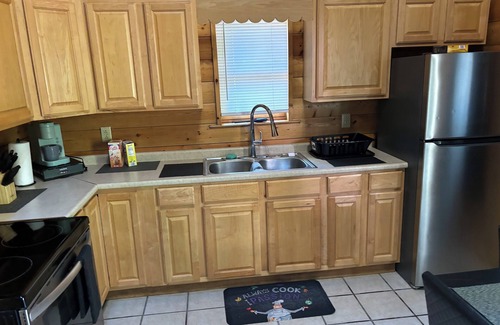 Summerlee Cabin | {CABIN #2 of 4}"THE COMFORT ZONE" PET FRIENDLY 5 STAR CABIN