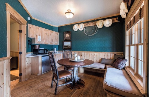 Almo Cabin | Cabin 3 at the Almo Inn, Close to City of Rocks National Park and Castle Rock