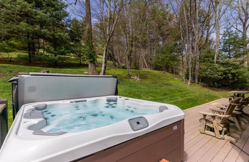 Boone Cabin | Cabin ∙ 3 bedrooms ∙ 8 guests