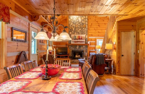 Boone Cabin | Cabin ∙ 3 bedrooms ∙ 8 guests