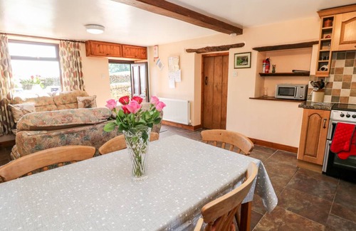 High Peak Cottage | Cabin ∙ 3 bedrooms ∙ 6 guests