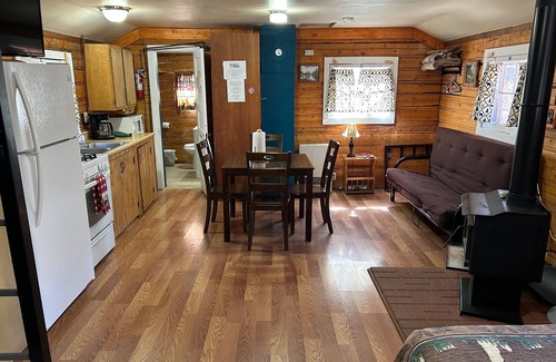 Ponderosa Pines Cabin | Cabin 3 - Grandview Cabins