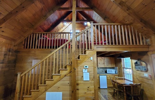 Galax Apartment | Cabin 305 - Mountain Treasure