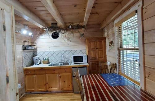 Galax Apartment | (Cabin 309) Old Glory