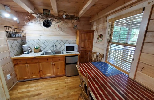 Galax Apartment | (Cabin 309) Old Glory