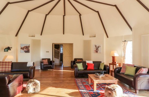 Auchterarder Cottage | Cabin ∙ 4 bedrooms ∙ 7 guests