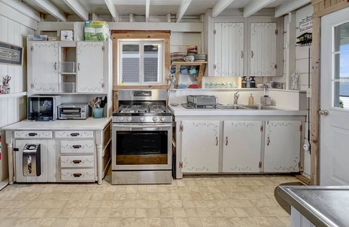 Wells Beach Cottage | Cabin ∙ 4 bedrooms ∙ 8 guests
