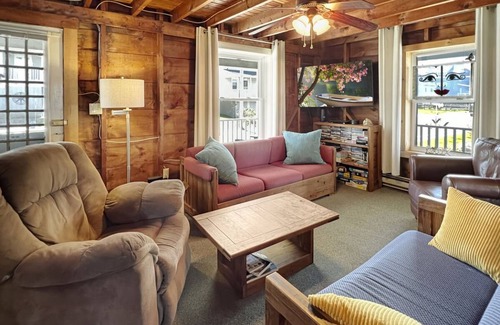 Wells Beach Cottage | Cabin ∙ 4 bedrooms ∙ 8 guests