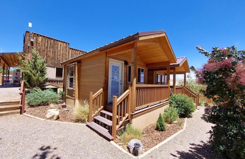 Escalante Cabin | Cabin 4 - Deluxe Cabin with Half Bath