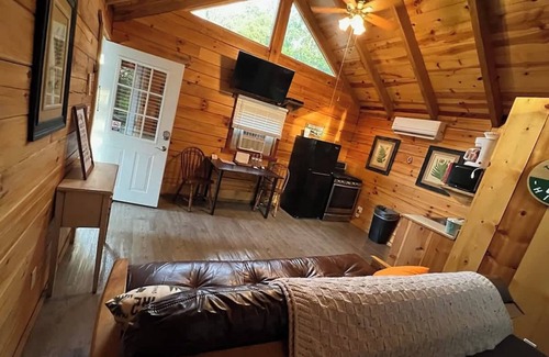 Columbia Cabin | Cabin 4 - Very Romantic, King bed, Full Kitchen