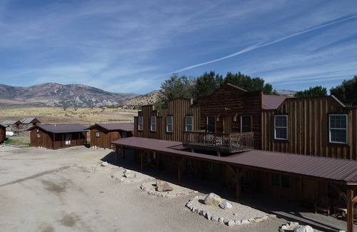 Almo Cabin | Cabin 5 at the Almo Inn Near City of Rocks/Castle Rocks Parks in Idaho