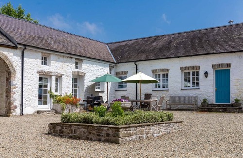 Llandefeilog Cottage | Cabin ∙ 5 bedrooms ∙ 10 guests