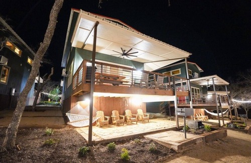 Bridgeport Cabin | Cabin 5 - Cozy Modern Lux Cabin, Hot Tub, FirePit, Games
