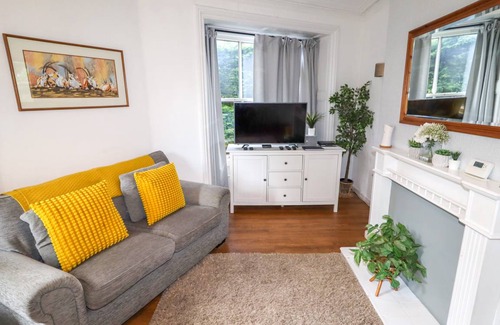 Buxton Cottage | Cabin ∙ 6 bedrooms ∙ 13 guests