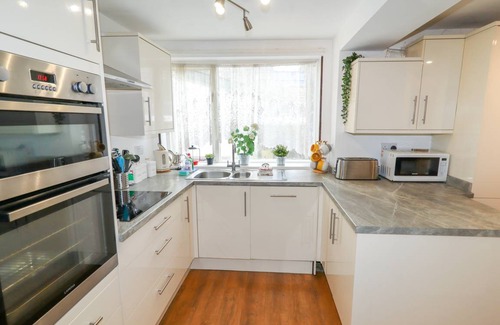 Buxton Cottage | Cabin ∙ 6 bedrooms ∙ 13 guests