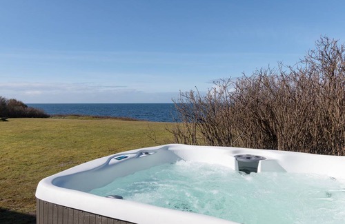 Prestwick Cottage | Cabin ∙ 6 bedrooms ∙ 12 guests