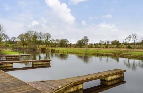 Ardue Cabin | CABIN 6, pet friendly, with a garden in Ballyconnell, County Cavan
