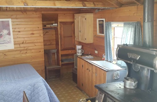 Bellvue Cabin | Cabin 8 at Sportsman’s Lodge