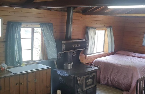 Bellvue Cabin | Cabin 8 at Sportsman’s Lodge