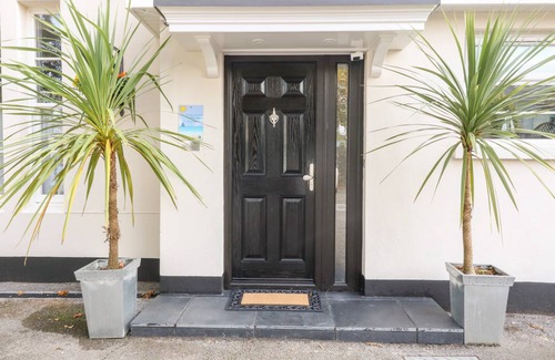 Torquay Cottage | Cabin ∙ 8 bedrooms ∙ 16 guests