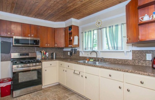 West Pensacola House | Cabin Charmed Cottage (Close to Downtown)