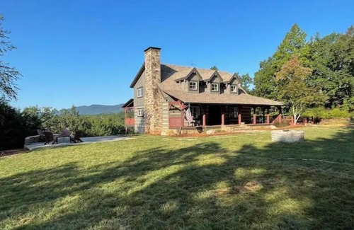 Mill Spring Cabin | Cabin Dream is 20 minutes from TIEC. 1 hr. from Biltmore Estate. WC accessible