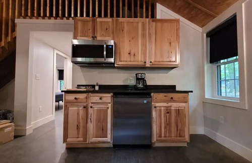 Cuyahoga Falls Cabin | Cabin for 6 in Cuyahoga Valley National Park: Enjoy four-season comfort