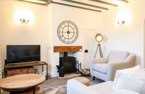 Bourton Cottage | Cabin ∙ 4 bedrooms ∙ 7 guests