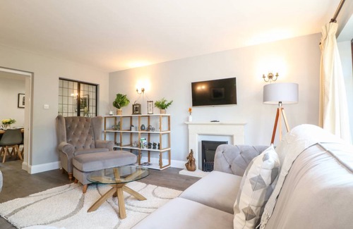 Bourton Cottage | Cabin ∙ 4 bedrooms ∙ 7 guests