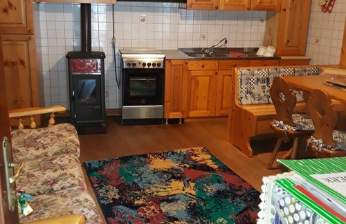 Chiesa Cabin | Cabin in characteristic mountain village