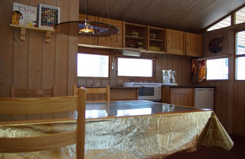 Oystese Cabin | Cabin in meditative oak woods (Neshagen 2)