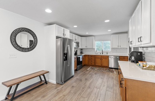Campton Cabin | Cabin In The Stars - Hot Tub - Pet Friendly - Private - Minutes to RRG