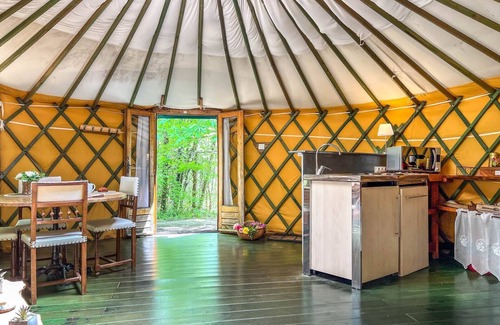 Chataigneraie Cantalienne House | Cabin 'Love Yourte Avec Hammam' with Private Terrace, Shared Garden and Air Conditioning