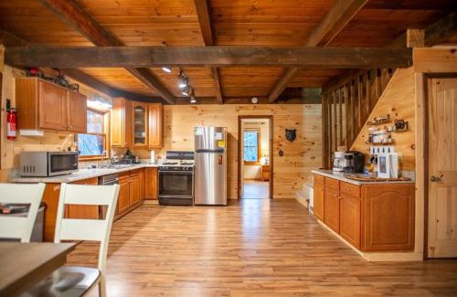 Wolf Laurel House | Cabin near Asheville, Hatley Pt, hot tub, views
