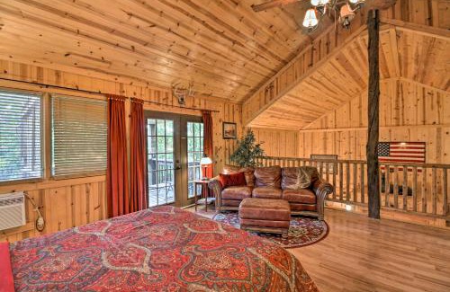 Blue Eye House | Cabin on Table Rock Lake with Hot Tub and Fire Pit!