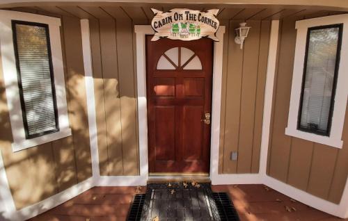 Upper Moonridge House | Cabin on the Corner