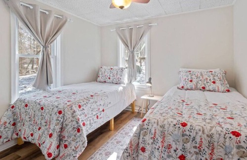 Dickson House | Cabin on the Lake: 2 bed, 1 bath