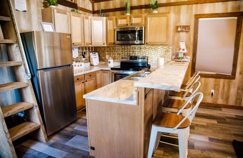 Groveoak Cabin | Cabin|Pets! Sleeps 5|Close Lake Guntersville|2BR