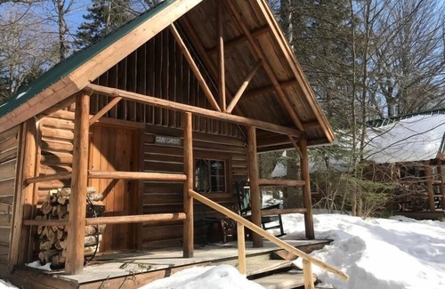Brownville House | Cabin, Queen and Bunkbed with Shared Bathroom