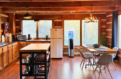 Marshall Cabin | Cabin Retreat Between Marshall and Hot Springs! Firepit, Creek, Pure Bliss!