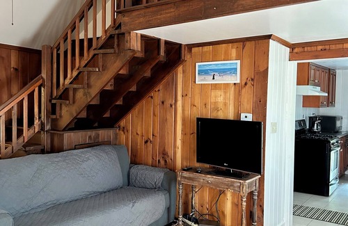 Bass River Cabin | Cabin Sleeps 5, LOCATION! Beaches, Pool, Golf, Fishing, Waterpark. Good Pets ok!