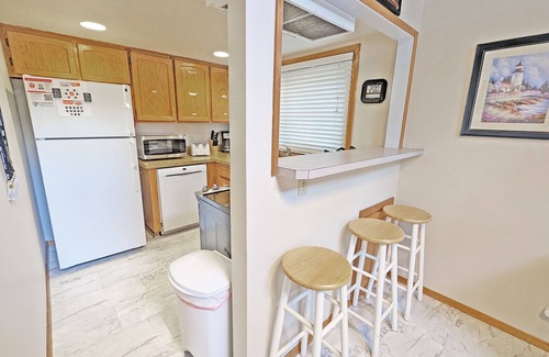Overlook Park House | Cabin style home with pellet stove, A/C, & private hot tub - Sequoia 14