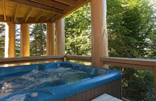 Nordic Estates House | Cabin-Style, Ski-Access, Hot Tub, Open Fireplace
