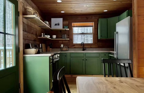 Lake Arrowhead Cabin | Cabin w/AC at Lake Arrowhead: Firepit, Fishing, and Movie Screen