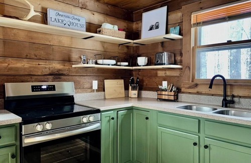 Lake Arrowhead Cabin | Cabin w/AC at Lake Arrowhead: Firepit, Fishing, and Movie Screen