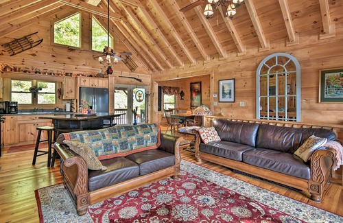 Sylva Cabin | Cabin w/BBQ + Games - Walk to Blue Ridge Parkway!