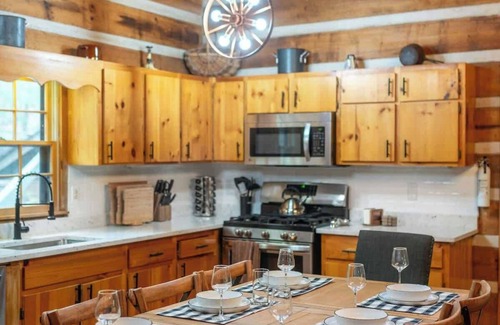 Dial House | Cabin w Lux Gym Firepit Game Room and Playground!